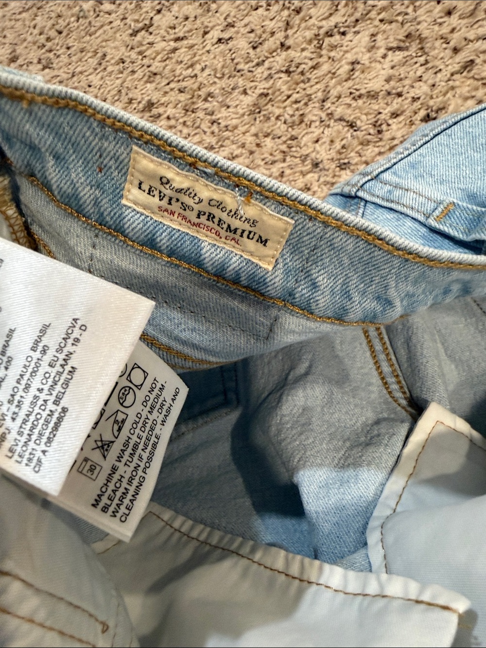 Levi's Light Wash Jeans - Picture 4 of 8
